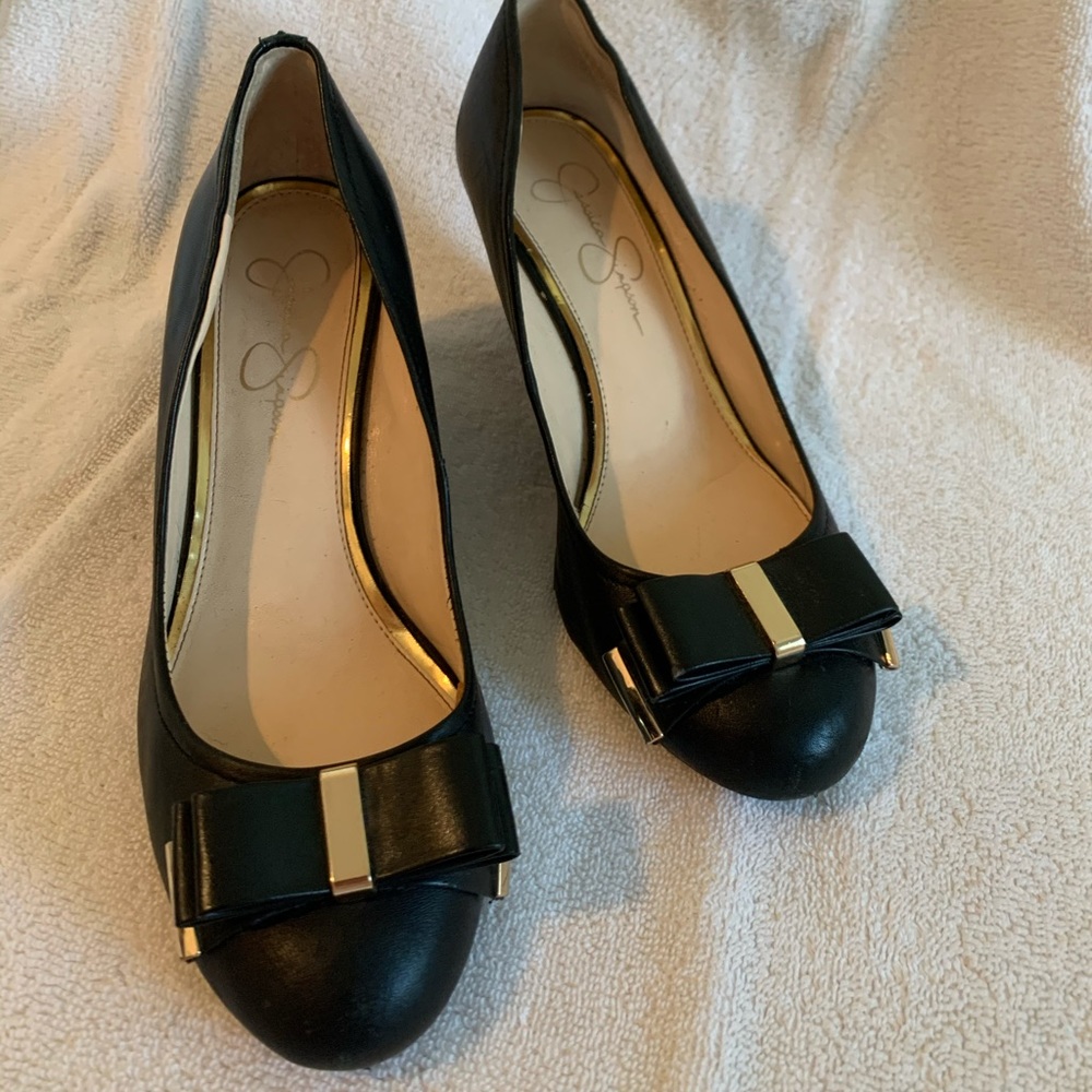 Black wedges